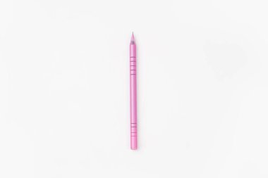 Pembe kalem beyaz arka planda izole edilmiş. Yüksek çözünürlüklü fotoğraf.