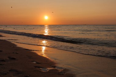 Denizin üzerinde gün doğumu. Karadeniz
