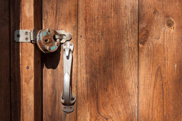 stock image Vintage door handle and old rusty padlock