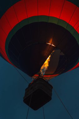 Gece vakti balon uçuşu