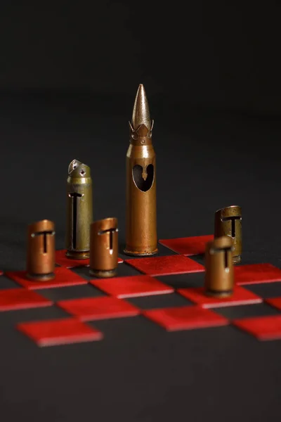 Χειροποίητο Σκάκι Από Όστρακα Σφαιρών Διαμετρήματος 62X54 Και 62X39 Σκοτεινό — Φωτογραφία Αρχείου