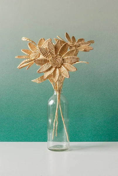 Skleněná Váza Kyticí Květin Slámy Zeleném Pozadí Royalty Free Stock Obrázky