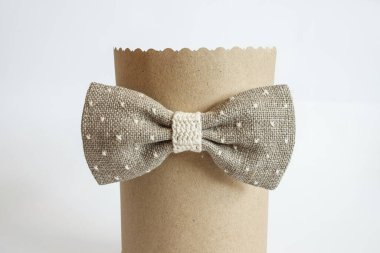 Papyon. Keten kumaştan yapılmış. Nakış. Nakış. Beyaz arkaplan