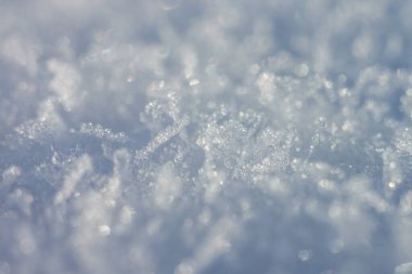 Soyut kış geçmişi. Kar taneleri ve kar kristalleri. Alanın küçük derinliği.