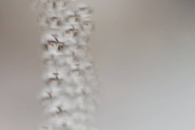 Soyut arkaplan. Pencere camına su damlıyor. Alanın küçük derinliği. Boşluğu kopyala