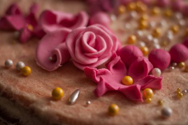 Pasta dekoru. Yakın plan. Küçük alan derinliği