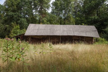 Eski ahır. Kırsal avlu