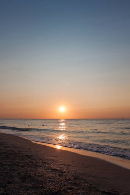 Denizin üzerinde gün doğumu. Karadeniz