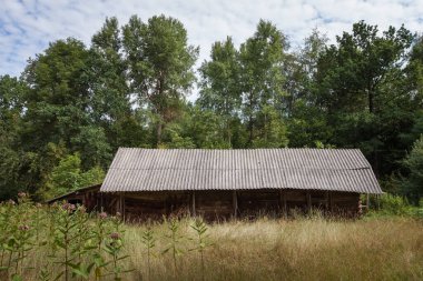 Eski ahır. Kırsal avlu
