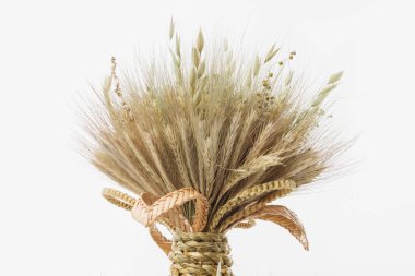 Didukh. Ukrayna Noel süsü ve geleneksel sembol. Farklı mısır gevreklerinden yapılmış. Didukh kelimenin tam anlamıyla ataların ruhu demek..