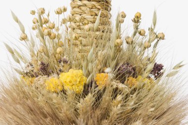 Didukh. Parça yakın çekim. Ukrayna Noel süsü ve geleneksel sembol. Farklı mısır gevreği ve çiçeklerden yapılmıştır..