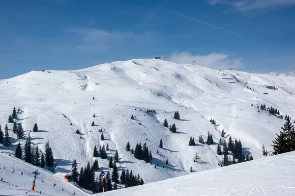 Skidort Med Backar Österrikiska Alperna Vintern Med Snö — Stockfoto
