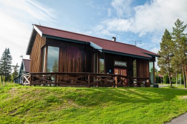 Kiruna, Norveç - Otel resepsiyonu olarak eski ahşap ev