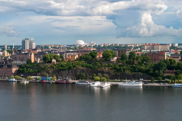Stoccolma Svezia Luglio 2015 Argine Del Mare Con Porto Navi — Foto Stock