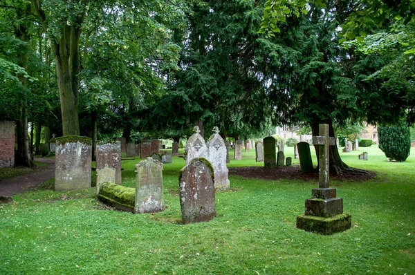 Stratford Avon Reino Unido Cementerio Con Lápidas Piedra Hierba Árboles —  Fotos de Stock