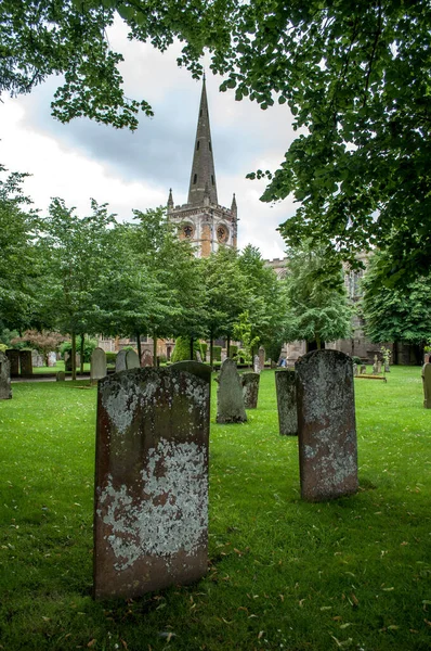 Stratford Avon Regno Unito Cimitero Con Torre Della Chiesa Lapidi — Foto Stock