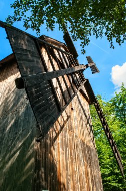 Eski ahşap bir yel değirmeni küreği. Roznov, Çek Cumhuriyeti.