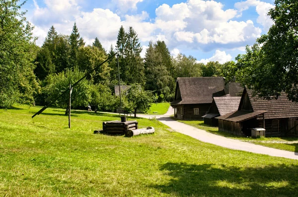 Village Montagne Avec Vieilles Maisons Bois Puits Roznov République Tchèque — Photo