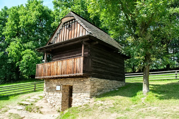 Ancienne Grange Foin Bois Dans Petit Village Montagne Roznov République — Photo