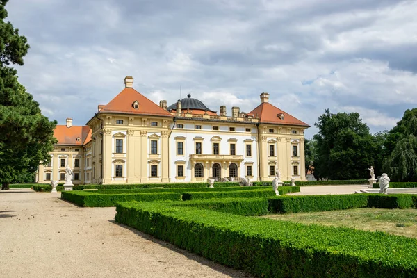 Castelo Slavkov Austerlitz Com Parque Com Estátuas Caminho República Checa — Fotografia de Stock