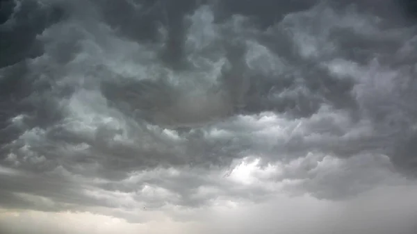 Dunkle Gewitterwolken Vor Einem Gewitter Panorama Bild — Stockfoto