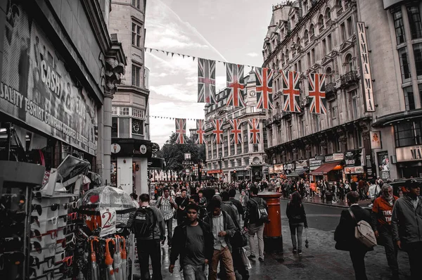 Londres Reino Unido Julho 2012 Muitas Pessoas Turistas Rua Centro — Fotografia de Stock