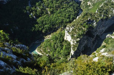 Verdon Kanyonu, Fransa 'nın güneyinde, Provence bölgesinde. Kayalıklı kayalar ve derin bir vadi, nehir ve göl..