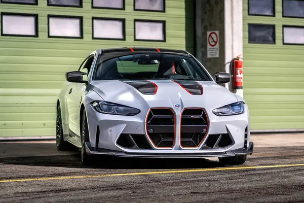 Brno, Çek Cumhuriyeti - 20 Ekim 2024: Hızlı spor araba BMW M3 garajın önüne park edilmiş gri renkli. Pahalı lüks Alman arabası, ön manzara..