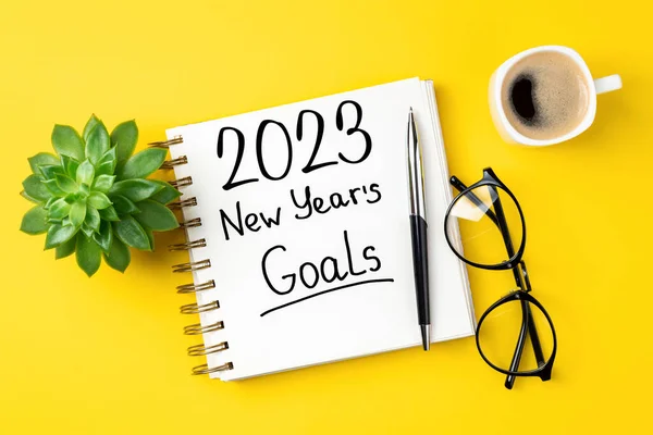 Oud Nieuw Resolutie 2023 Bureau 2023 Resoluties Lijst Met Notebook — Stockfoto
