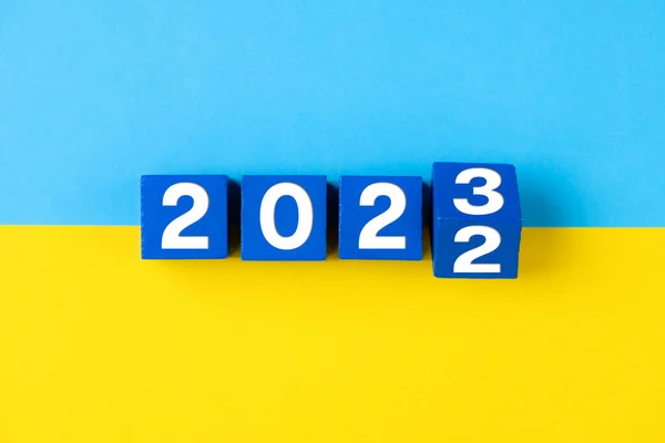 2023 Conceptul Happy New Year Flipping Bloc Cub Lemn Schimba — Fotografie, imagine de stoc