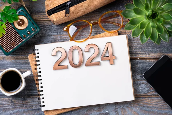 2024는 2024 목록에 노트북 결의문 리스트 아이디어 New Year 2024 — 스톡 사진