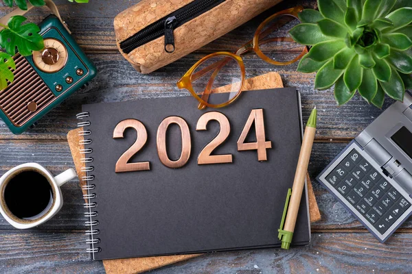 2024는 2024 목록에 노트북 결의문 리스트 아이디어 New Year 2024 — 스톡 사진