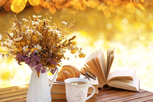 Bouquet Flowers Croissant Cup Tea Coffee Books Table Autumn Garden — Stock fotografie