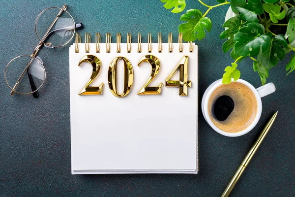 Novoroční Usnesení 2024 Stole 2024 Seznam Cílů Notebookem Šálkem Kávy Stock Obrázky