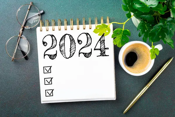 Resoluções Ano Novo 2024 Mesa 2024 Resoluções Lista Com Notebook Imagem De Stock