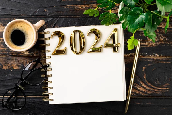 Resoluções Ano Novo 2024 Mesa 2024 Resoluções Lista Com Notebook Fotografias De Stock Royalty-Free