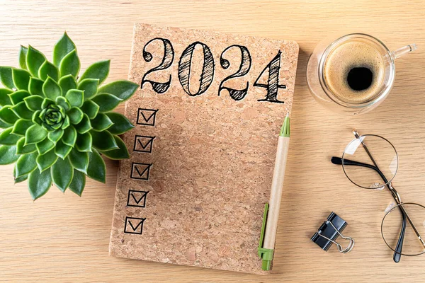 Resoluções Ano Novo 2024 Mesa 2024 Lista Metas Com Notebook Imagem De Stock