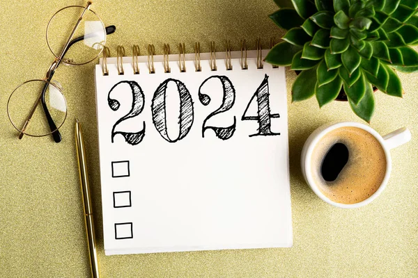 Resoluções Ano Novo 2024 Mesa 2024 Lista Metas Com Notebook Fotografias De Stock Royalty-Free