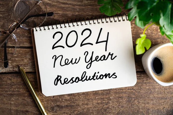 Novoroční Usnesení 2024 Stole 2024 Seznam Cílů Notebookem Šálkem Kávy Royalty Free Stock Fotografie