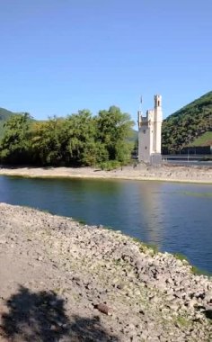 2022 'nin sıcak yaz aylarında, Bingen' deki Ren sineması