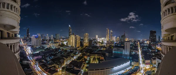 공중에서 빛나는 방콕의 스카이라인 바라봄 — 스톡 사진