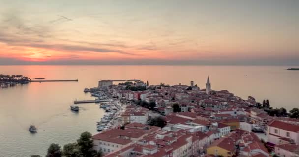 Dron Time Lapse Video Západu Slunce Nad Chorvatským Pobřežním Městem — Stock video