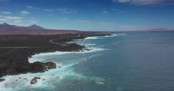Drone Video Pan Sobre Costa Mirador Los Hervideros Lanzarote Durante — Vídeo de stock