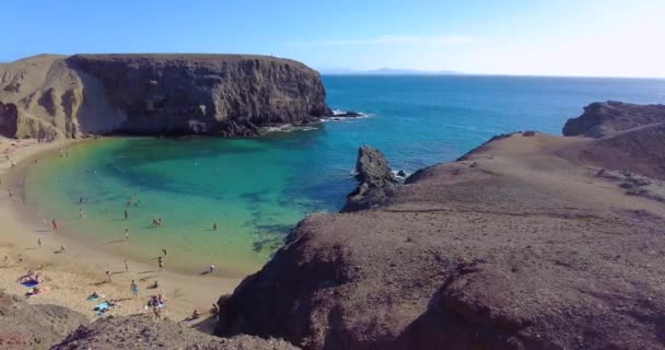加那利岛Lanzarote Los Ajaches国家公园与著名的Papagaqyo海滩当天的录像 — 图库视频影像