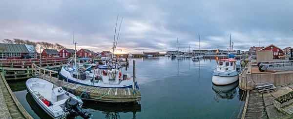 夕方には ユトランドのリンコビングの歴史的な自治体の港のパノラマビュー — ストック写真