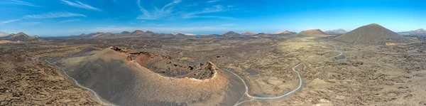 Drone Panorâmico Sobre Estéril Parque Nacional Timanfaya Vulcânico Lanzarote Durante — Fotografia de Stock