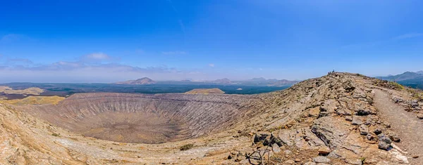 日中はランサローテ島のカルデラ ブランカ火山噴火口のパノラマビュー — ストック写真