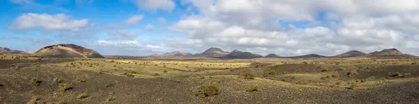 Panoramautsikt Över Den Karga Vulkaniska Nationalparken Timanfaya Lanzarote Dagtid — Stockfoto
