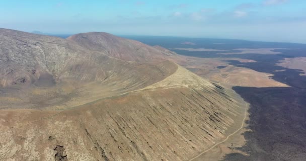 Vídeo Drone Sobre Cratera Volvano Caldera Blanca Lanzarote Durante Dia — Vídeo de Stock