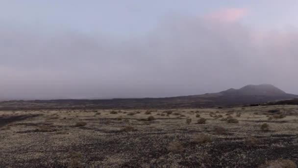 Відео Над Безплідним Вулканом Національний Парк Тіманфая Лансароте Світанку Хмарами — стокове відео